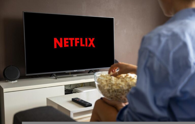 Netflix lança novo plano básico com anúncios no Brasil